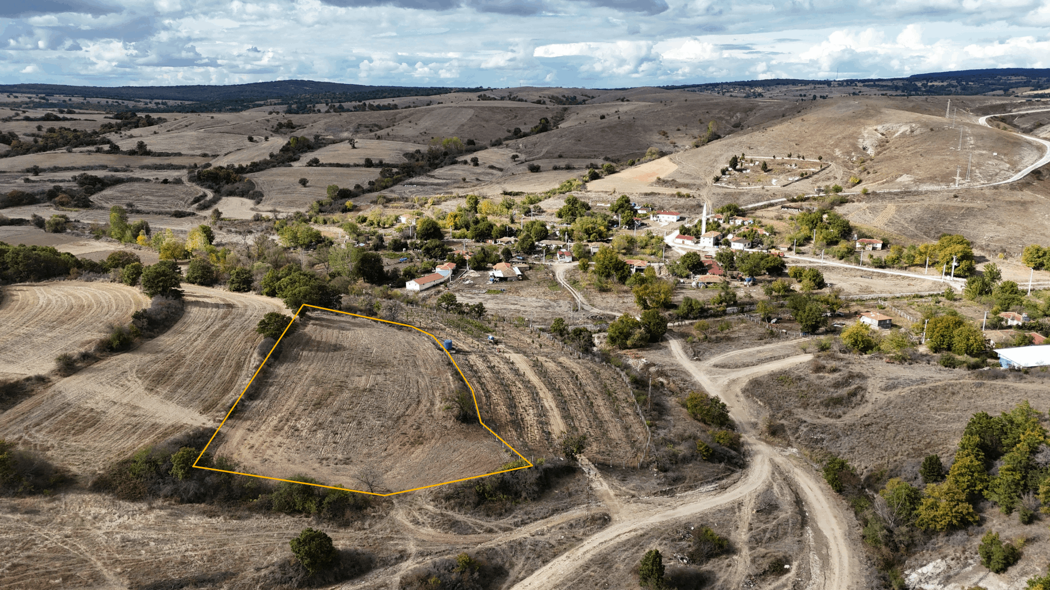 İMARA BİTİŞİK TEK TAPU EMSALİ YOK [ 5.254 m2 ][ 192 m2 si Arsa ]
